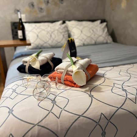 Cozy Tiny Apartment In The Heart Of Plaka Athens Luaran gambar