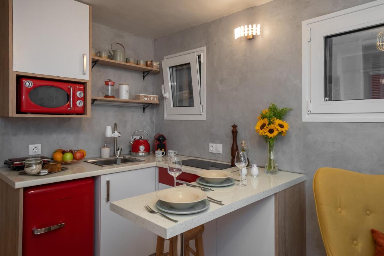 Cozy Tiny Apartment In The Heart Of Plaka Athens Luaran gambar