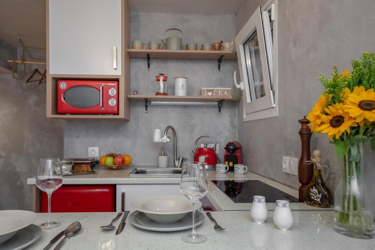 Cozy Tiny Apartment In The Heart Of Plaka Athens Luaran gambar