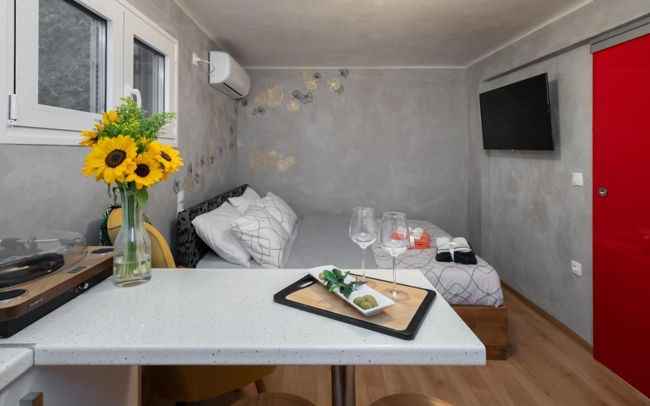 Cozy Tiny Apartment In The Heart Of Plaka Athens Luaran gambar