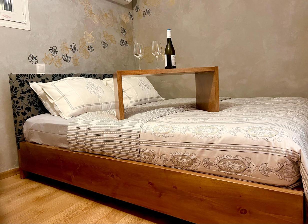 Cozy Tiny Apartment In The Heart Of Plaka Athens Luaran gambar